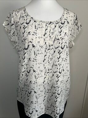 Magaschoni Women’s Black and White Silk Snake-Print Cap Sleeve Blouse